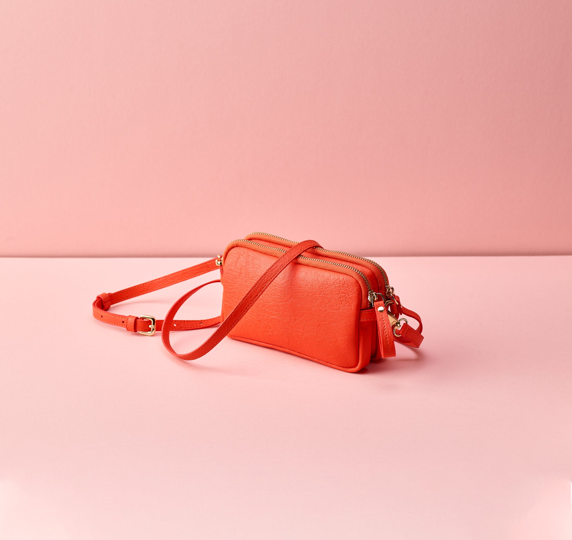 1 zip Flossy cross body bag