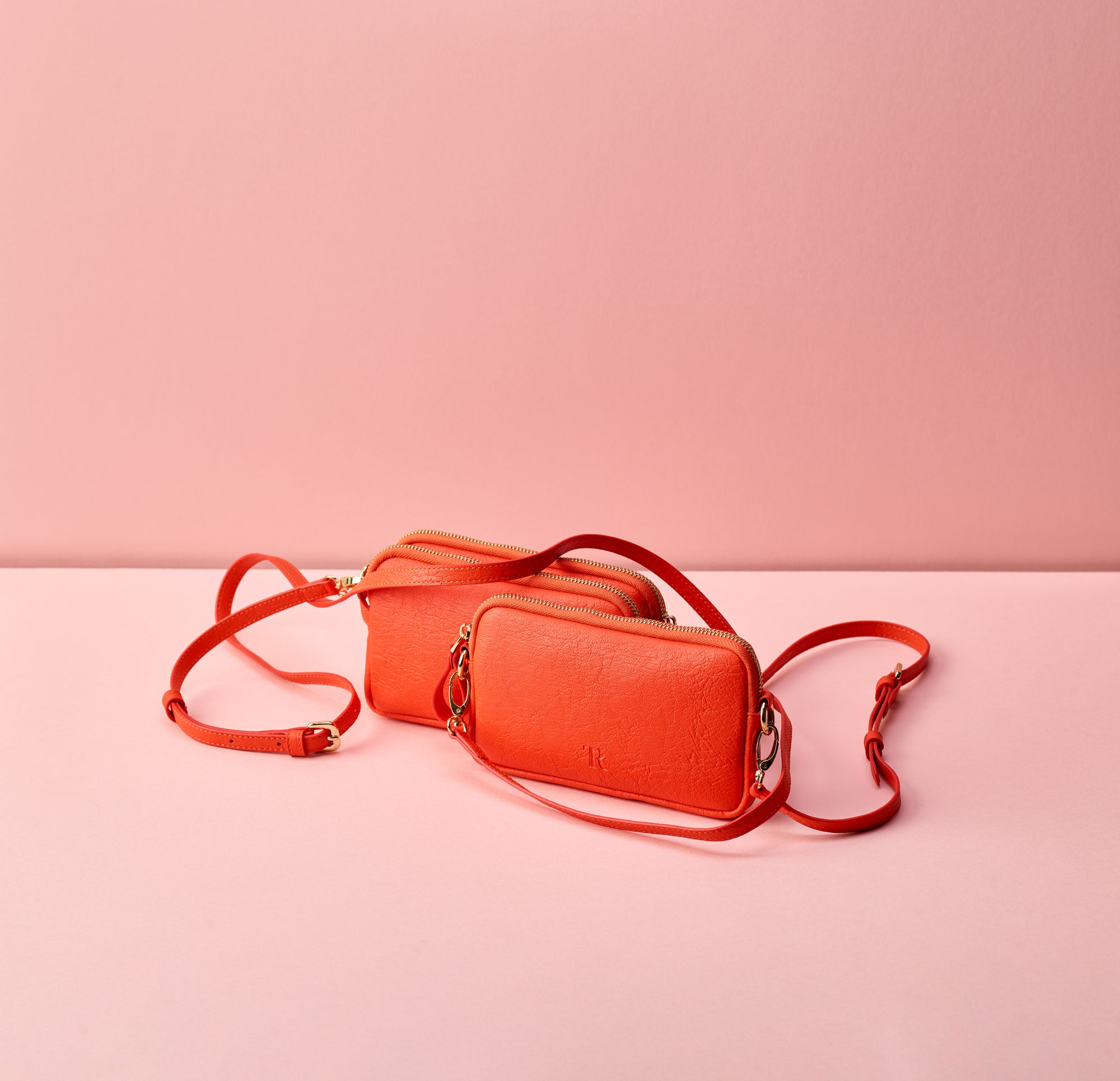 1 zip Flossy cross body bag