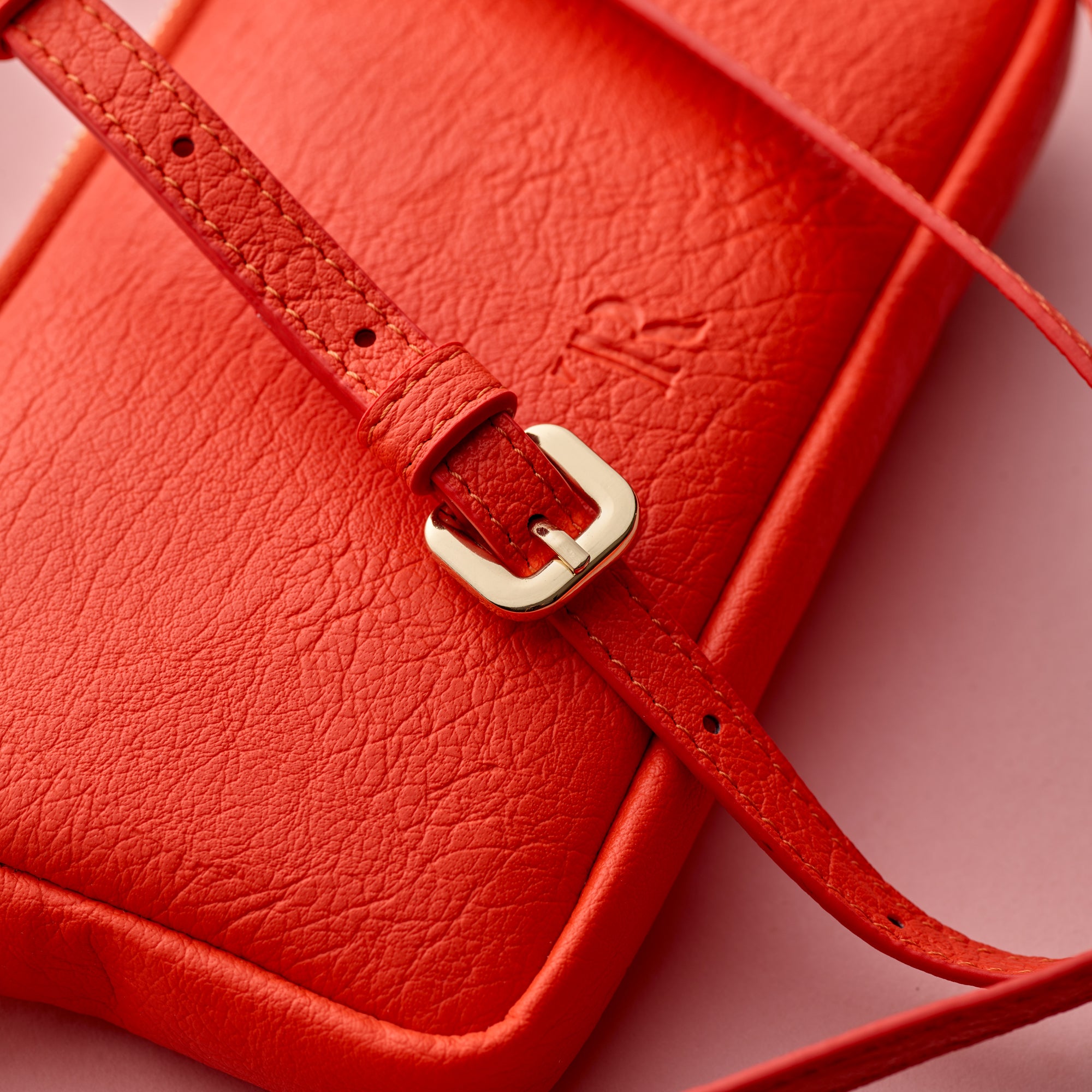 1 zip Flossy cross body bag