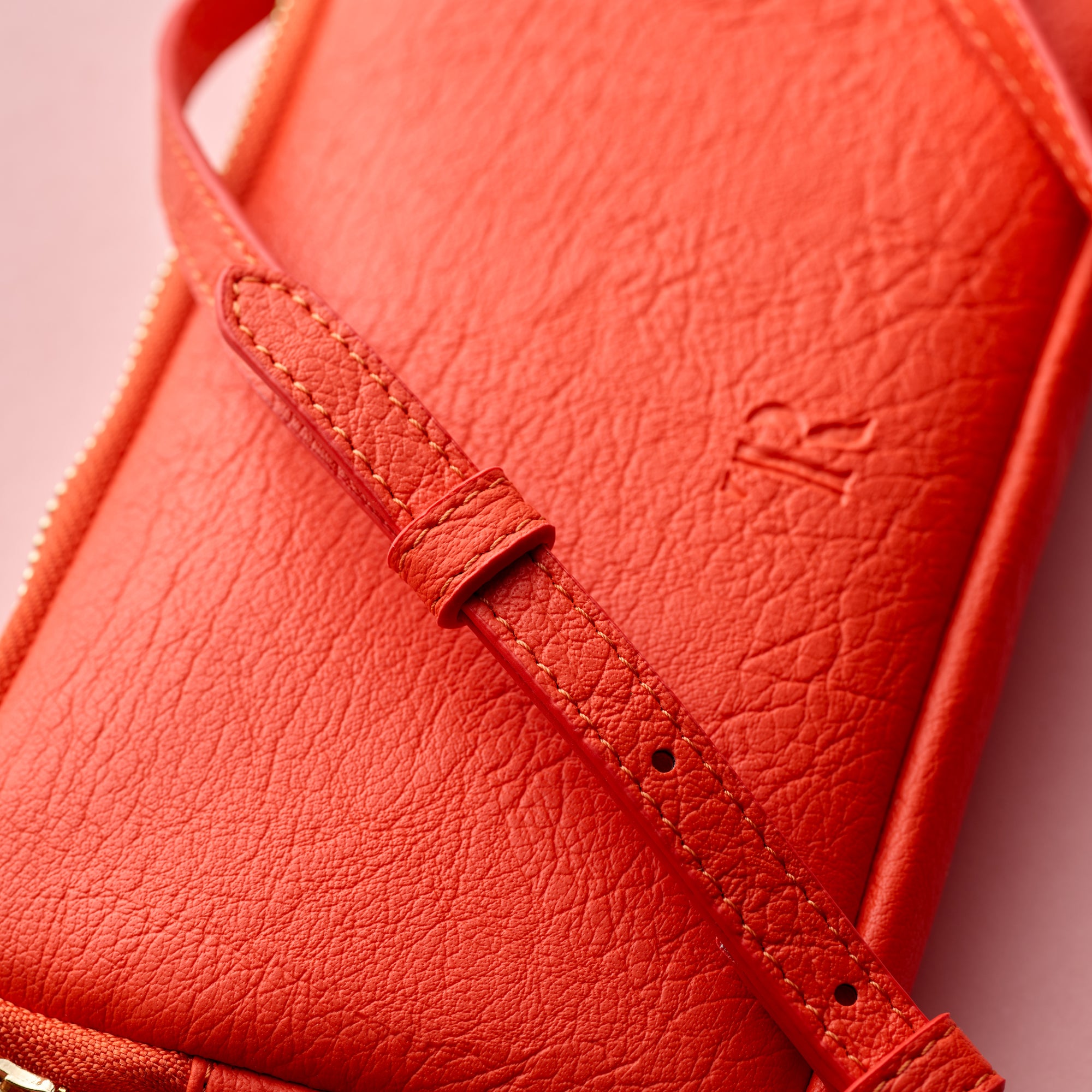 1 zip Flossy cross body bag