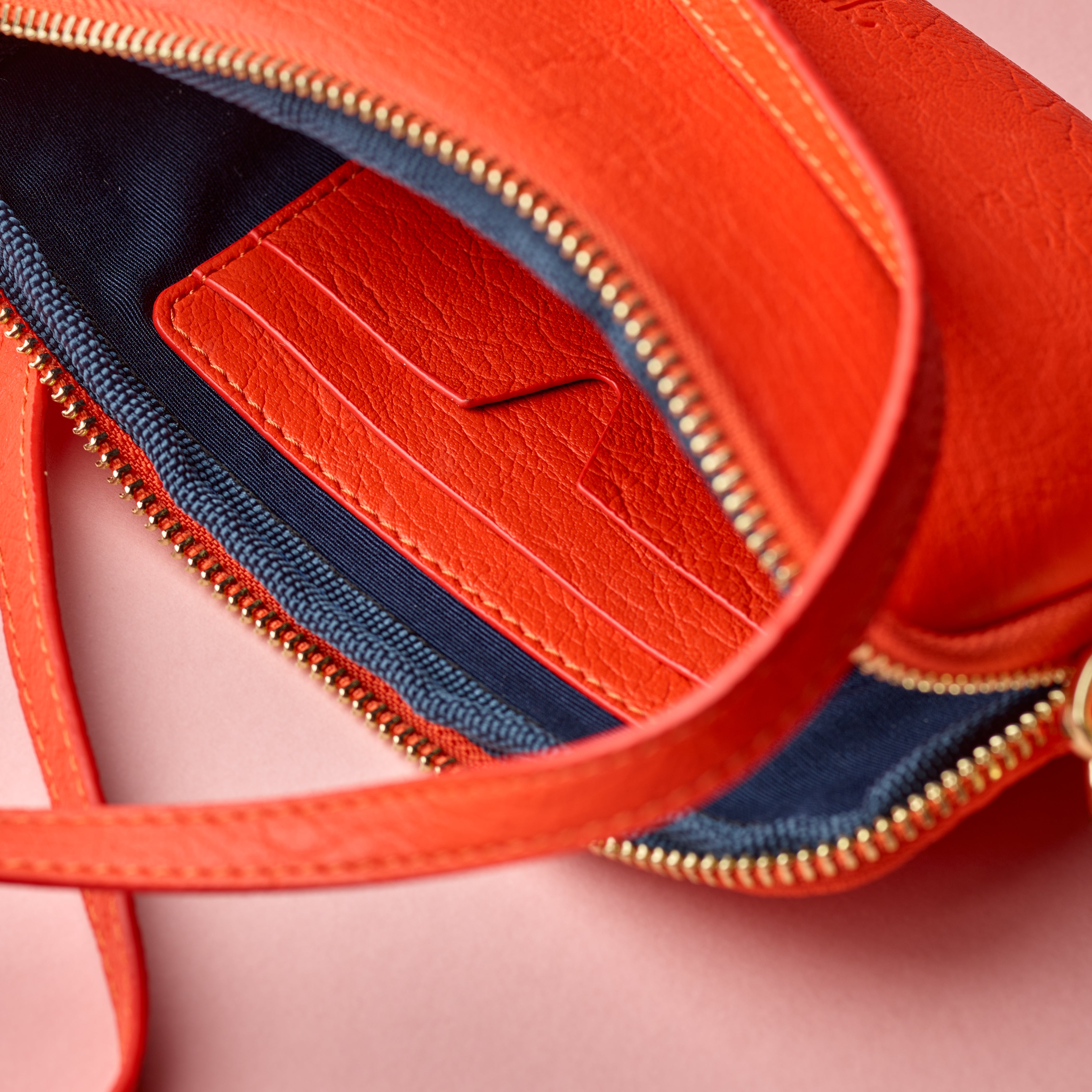 1 zip Flossy cross body bag