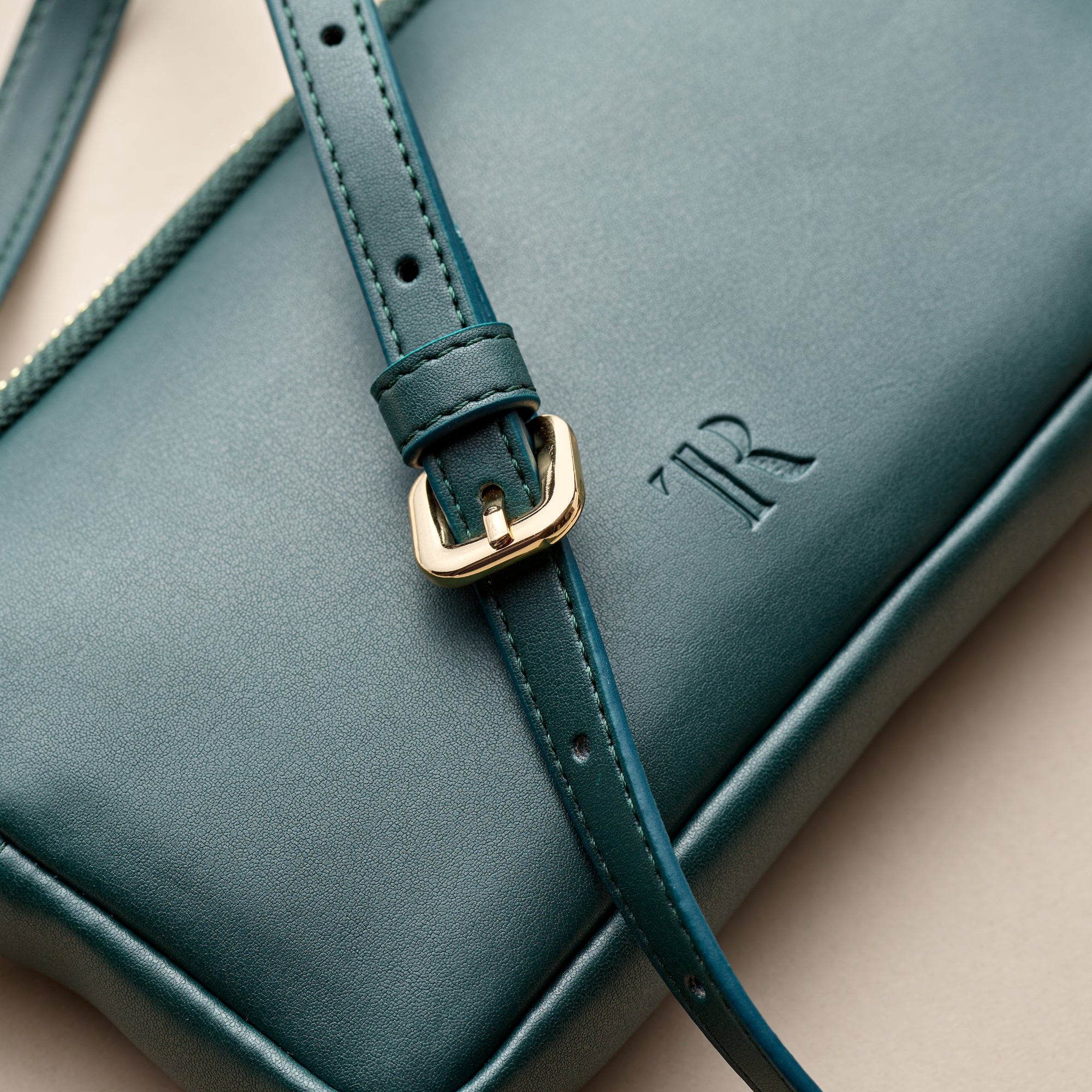 1 zip Meggie cross body bag