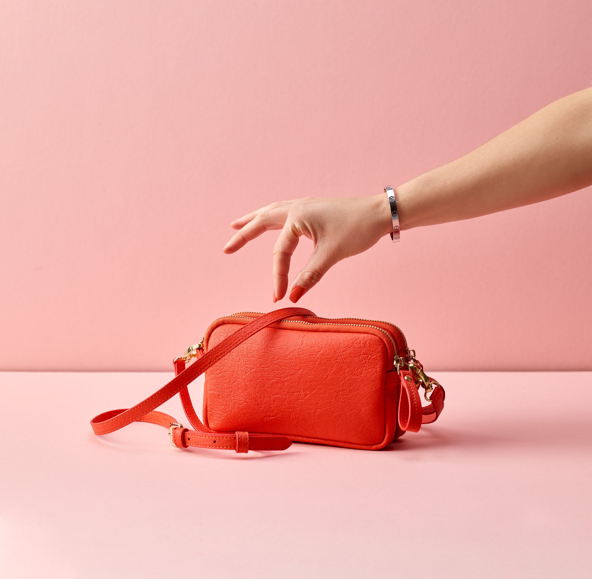 1 zip Flossy cross body bag