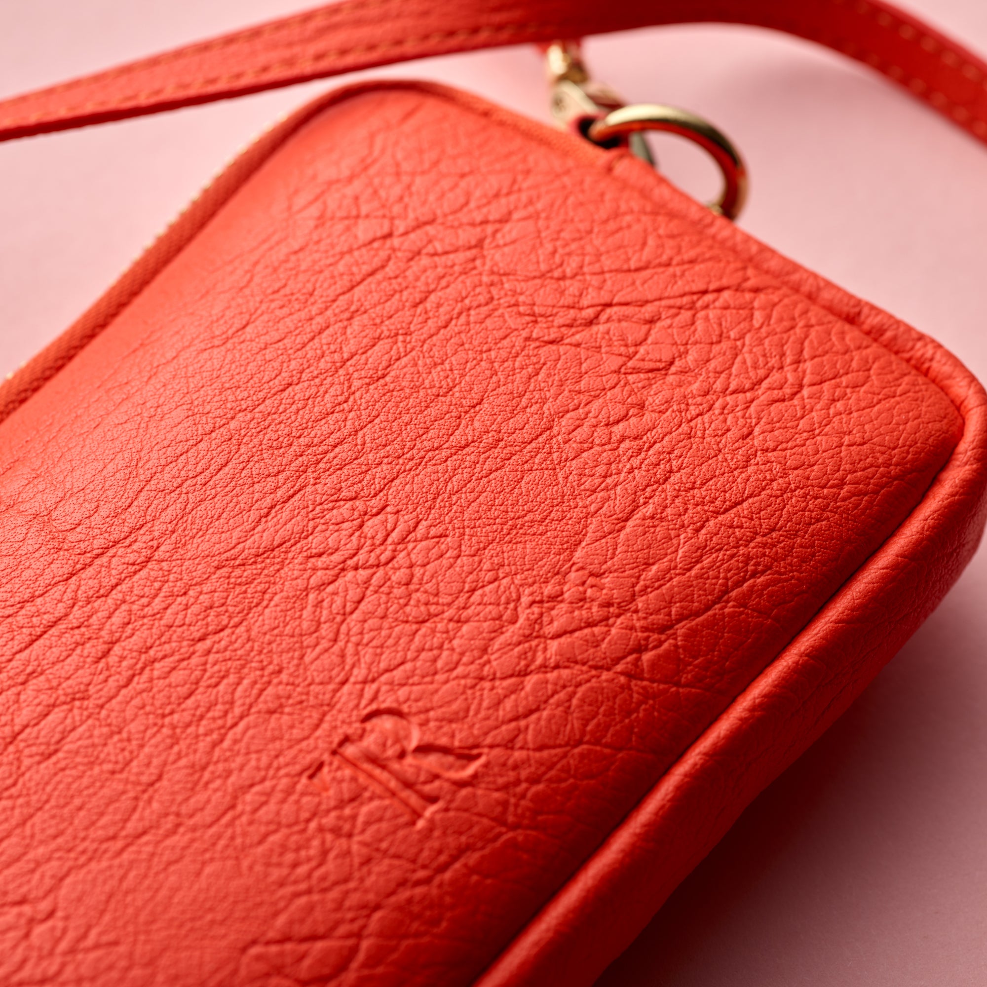 1 zip Flossy cross body bag