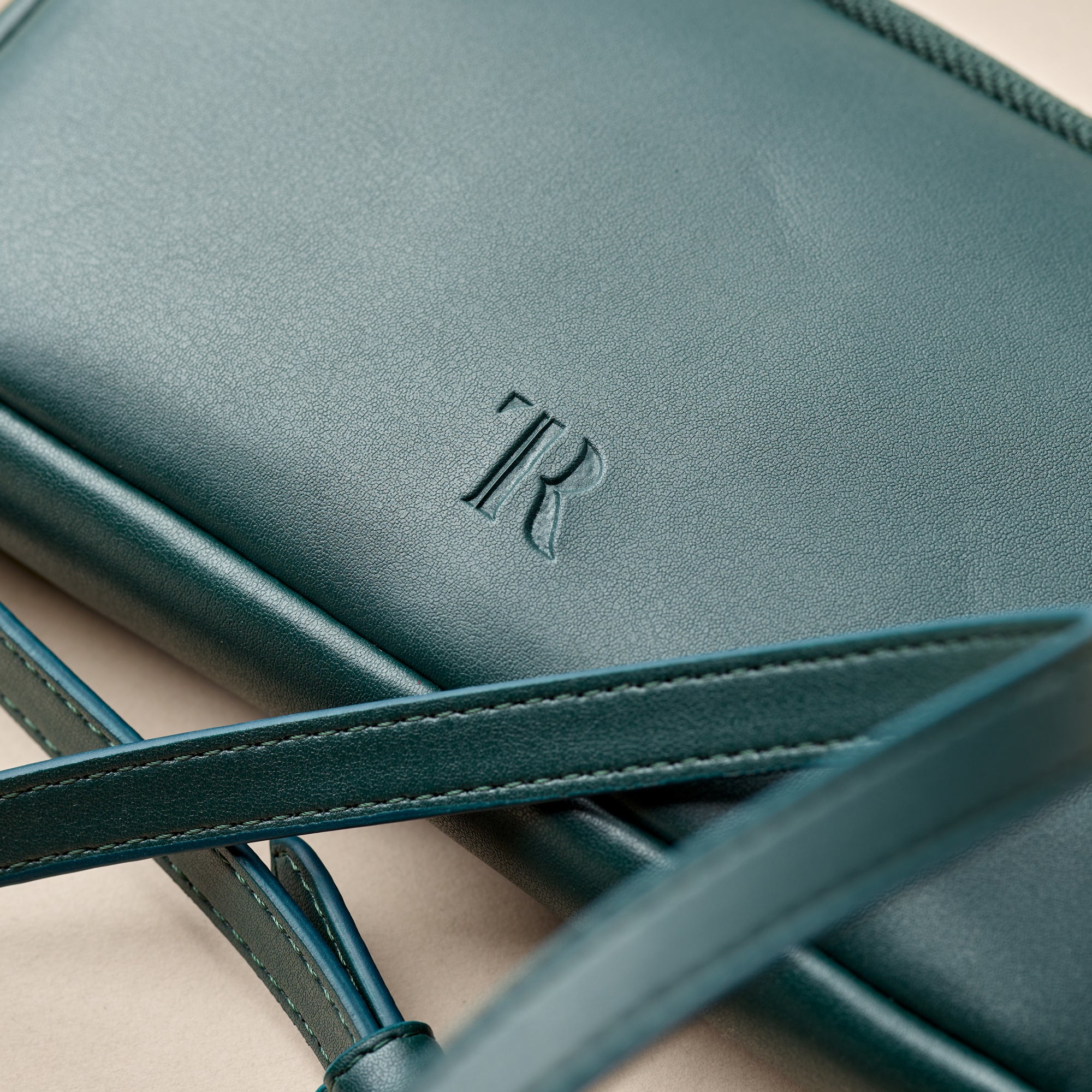 1 zip Meggie cross body bag