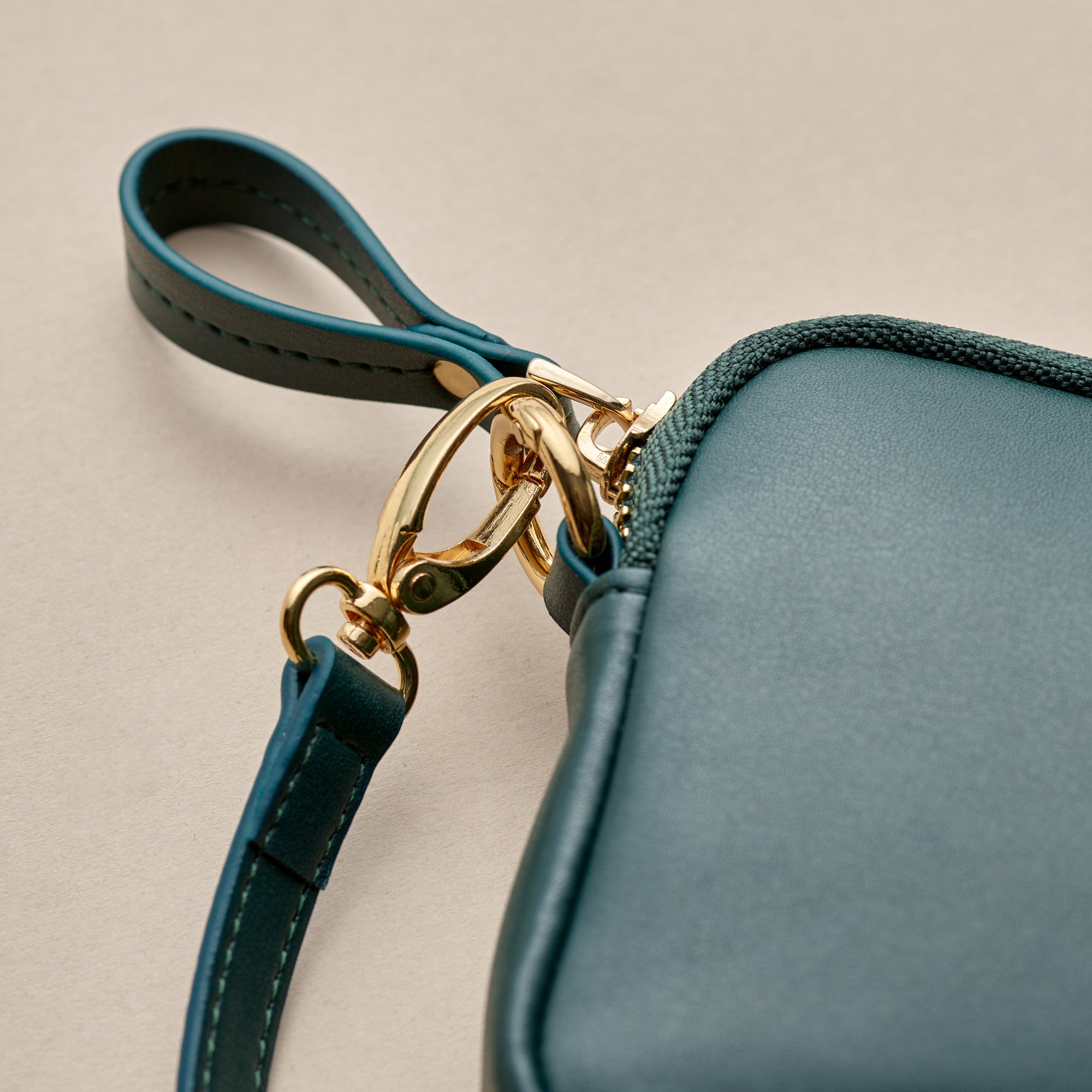 1 zip Meggie cross body bag