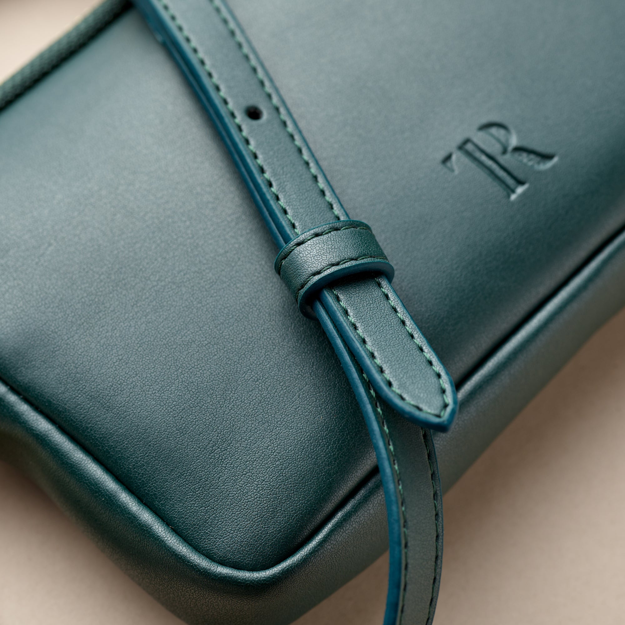 1 zip Meggie cross body bag