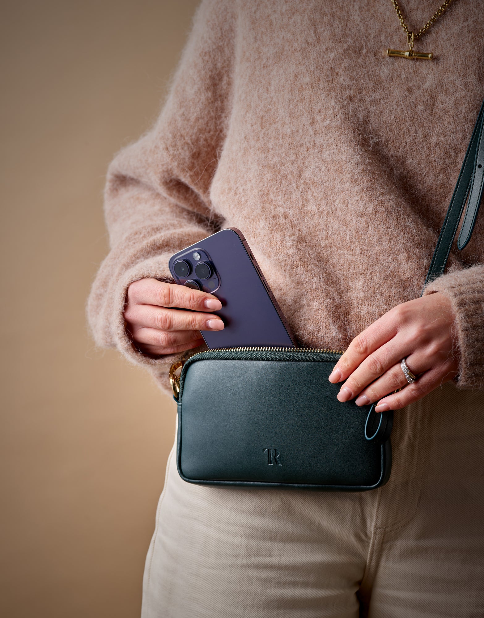 1 zip Meggie cross body bag