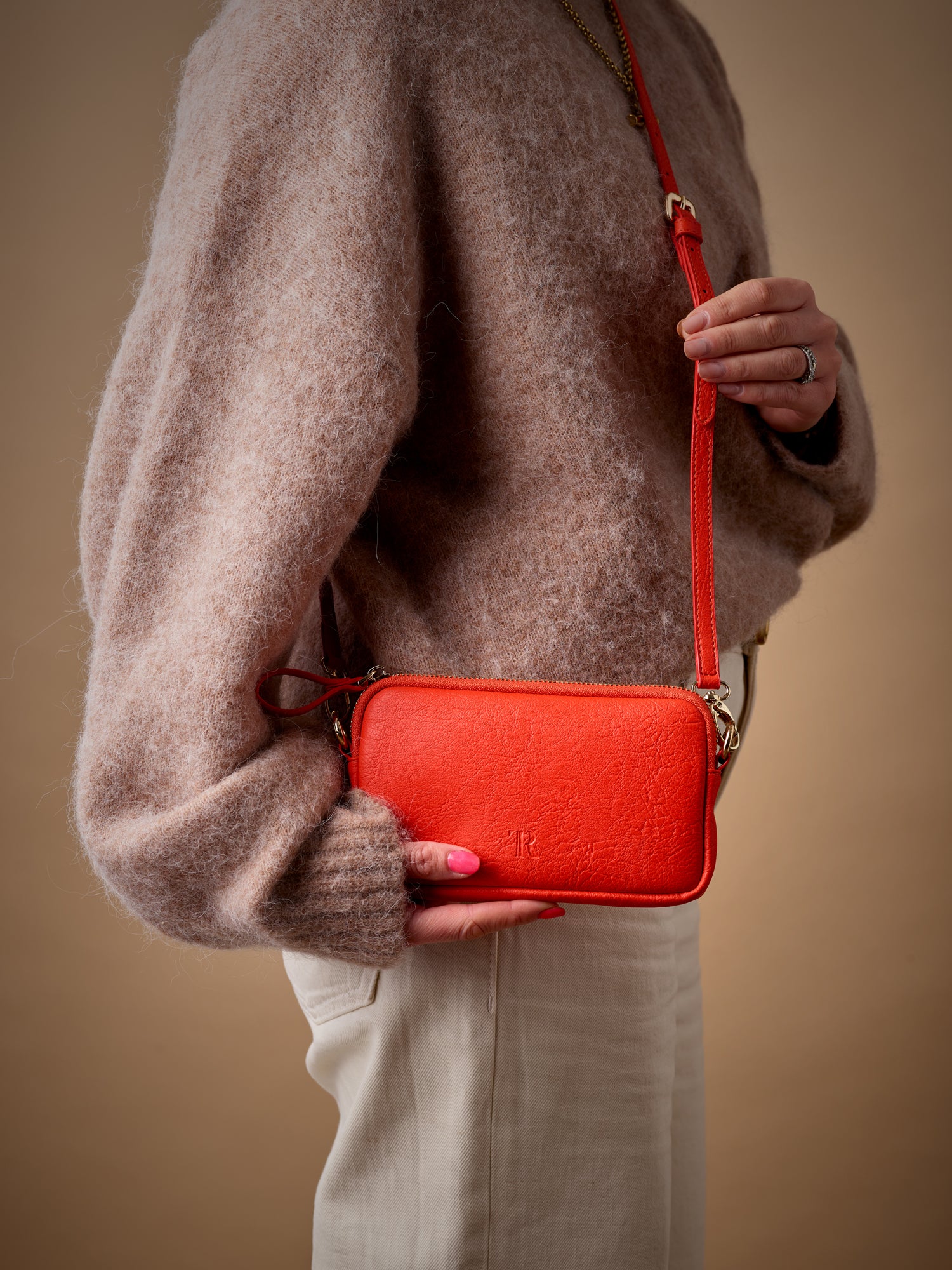 1 zip Flossy cross body bag