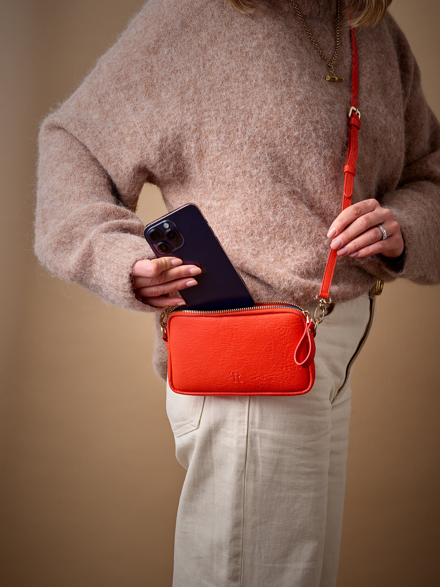 1 zip Flossy cross body bag